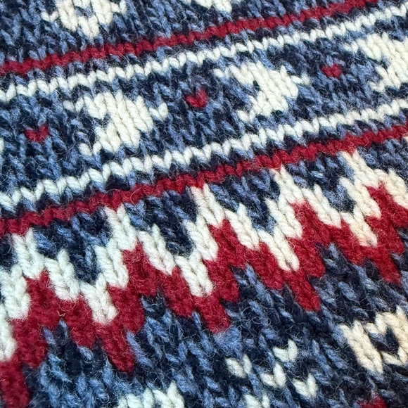 Vintage L.L. Bean Fair Isle 100% Lambswool Nordic Knit Sweater Size Large - Picture 3 of 4